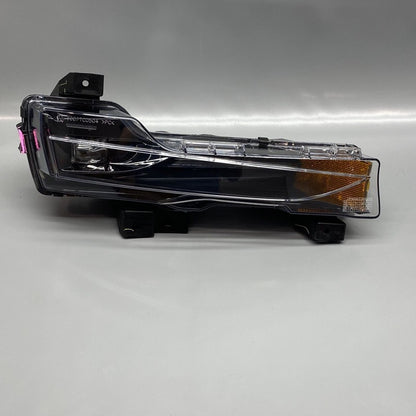 1077392-00-F TESLA MODEL 3 FOG LIGHT RIGHT PASSENGER 2017 2018 2019 20 21 2022 1077392-00-F