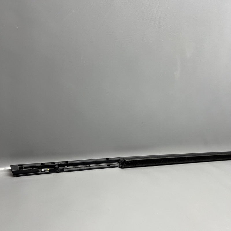HK83M25596-AE JAGUAR F-PACE DOOR WINDOW MOLDING RIGHT REAR 2017 18 19 20 21 2022 HK83M25596-AE