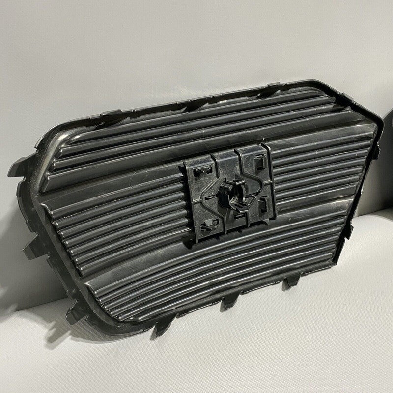 8U0807681Q AUDI Q3 FRONT BUMPER GRILLE LEFT AND RIGHT SIDE 8U0807681Q 2016 2017 OEM