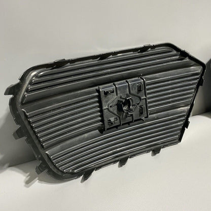 8U0807681Q AUDI Q3 FRONT BUMPER GRILLE LEFT AND RIGHT SIDE 8U0807681Q 2016 2017 OEM