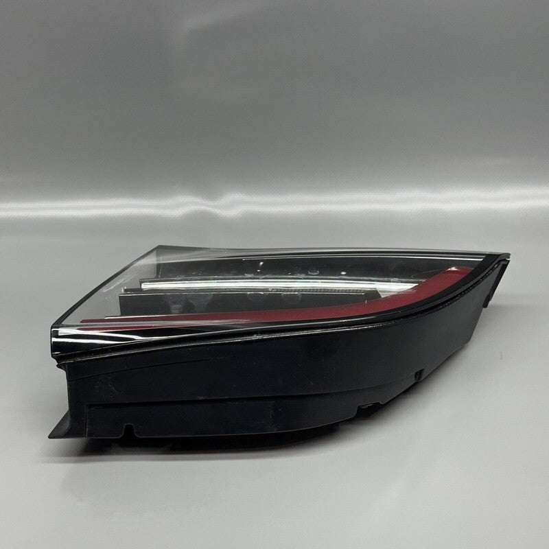TESLA MODEL Y TAIL LIGHT TRUNK RIGHT SIDE 2020 2021 2022 2023 OEM HAS 
