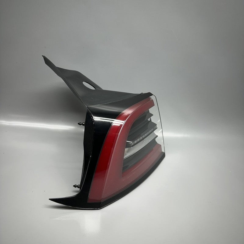 1502086-00-D TESLA MODEL Y TAIL LIGHT LEFT DRIVER 2020 2021 22 2023 2024 LED OEM 1502086-00-D