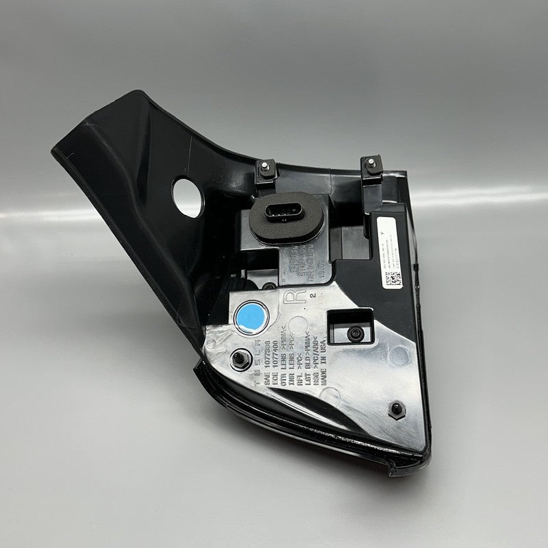 1077398-00-H TESLA MODEL 3 TAIL LIGHT RIGHT 2017 2018 2019 2020 2021 1077398-00-H OEM