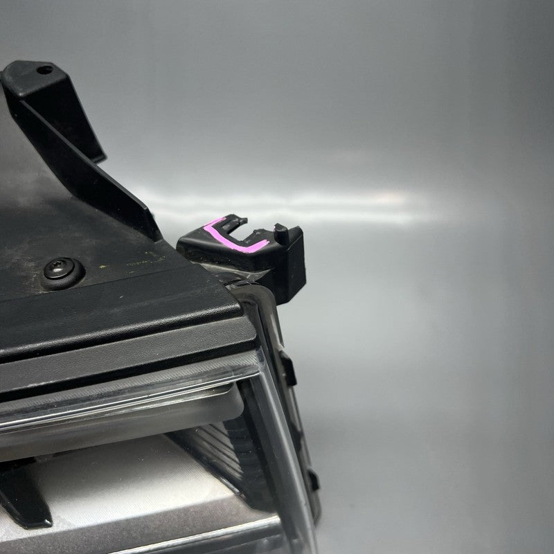 84902386 GMC ACADIA HEADLIGHT RIGHT PASSENGER 2020 2021 2022 2023 LED OEM 84902386