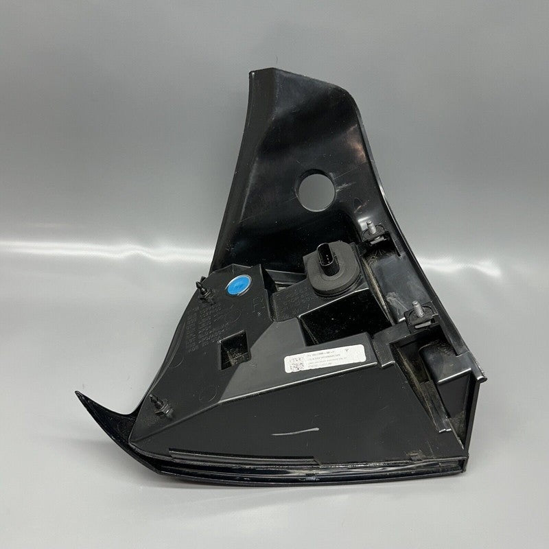TESLA MODEL 3 TAIL LIGHT RIGHT 2017 2018 2019 2020 2021 1077398-00-H O