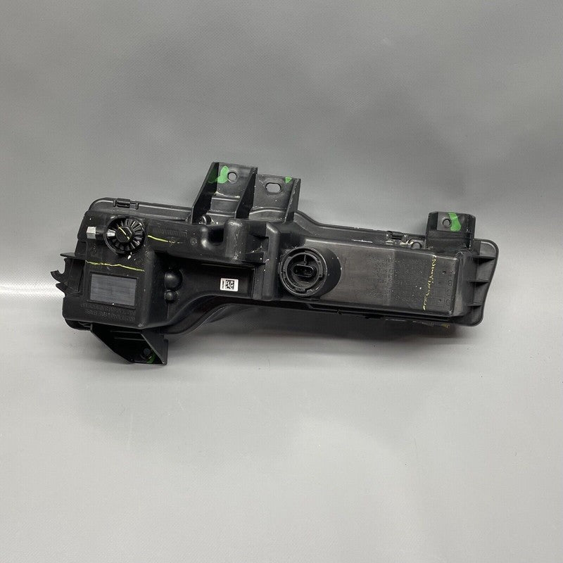 1077392-00-C TESLA MODEL 3 FOG LIGHT RIGHT PASSENGER 2017 2018 2019 20 21 2022 1077392-00-C