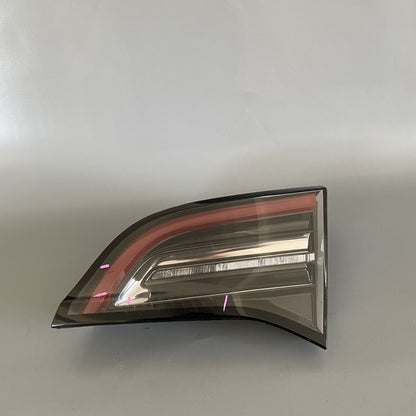 1077402-00-E TESLA MODEL 3 INNER TAIL LIGHT RIGHT SIDE 1077402-00-E 2017 2018 2019 2020 OEM