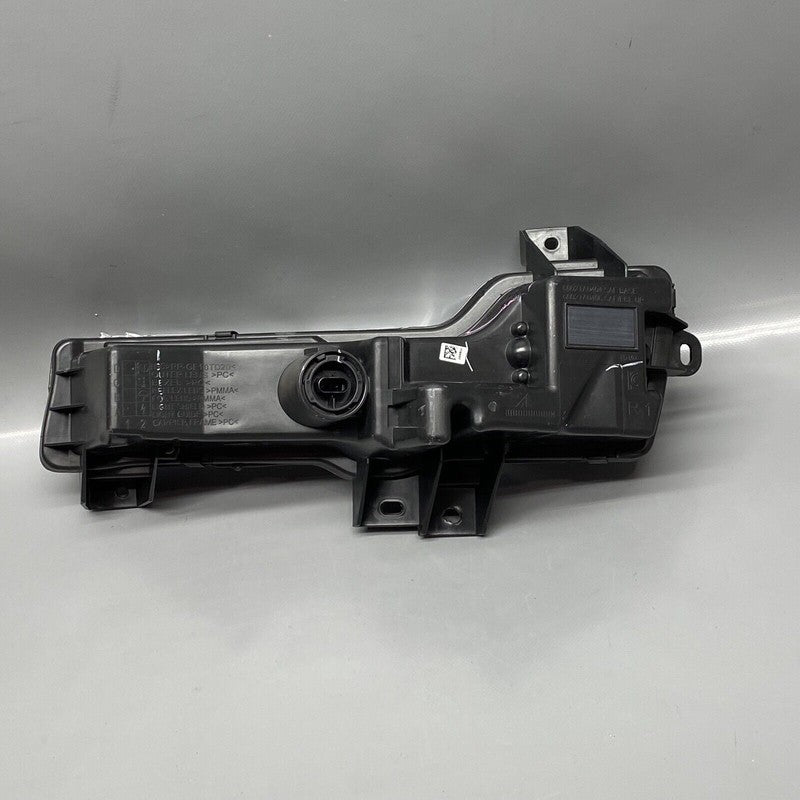 1077390-00-F TESLA MODEL 3 FOG LIGHT RIGHT PASSENGER 2017 18 19 20 21 2022 2 PIN 1077390-00-F