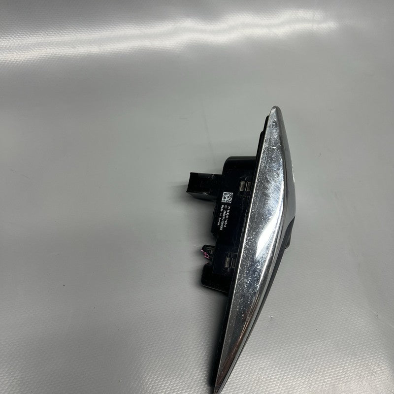 1642011-00-A TESLA MODEL Y FENDER CAMERA MARKER RIGHT 2020 2021 2022 2023 OEM 1642011-00-A