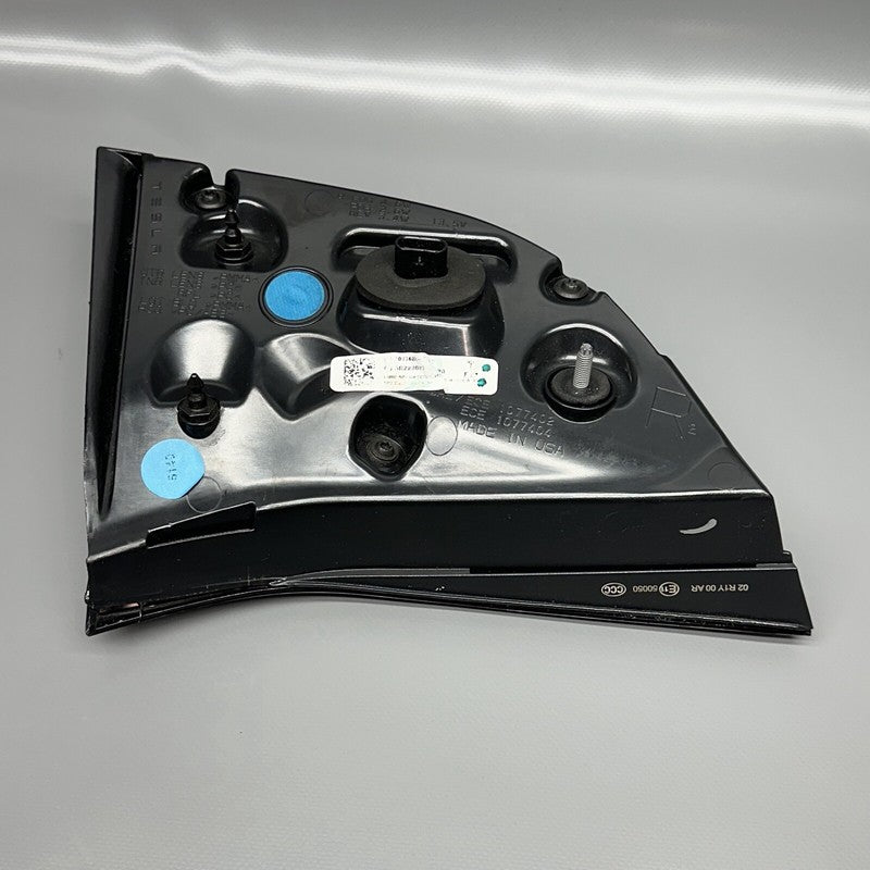 1502088-00-B TESLA MODEL Y TAIL LIGHT TRUNK RIGHT SIDE 2020 2021 2022 2023 OEM HAS WATER MARK