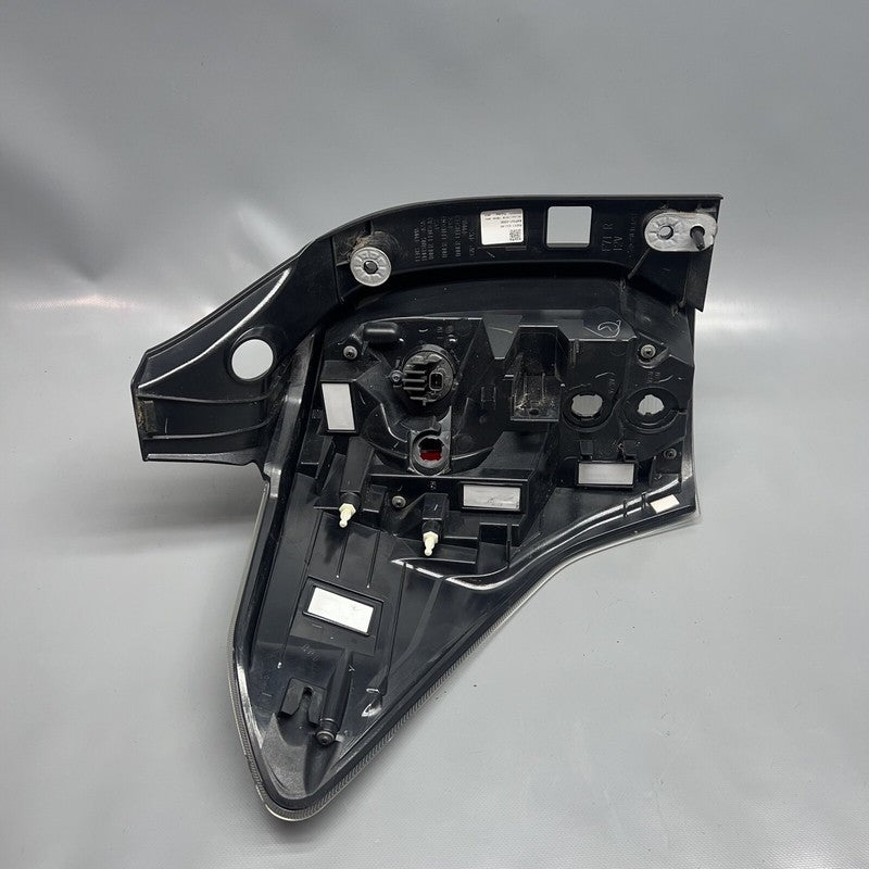 SUBARU FORESTER TAIL LIGHT RIGHT PASSENGER 2017 2018 OEM 84201-SG140