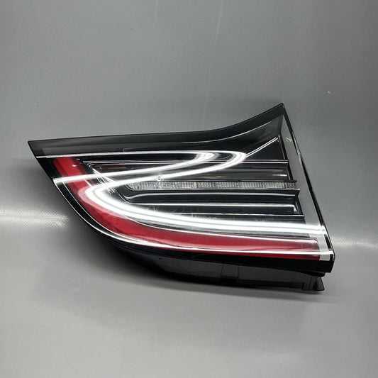1502088-00-B TESLA MODEL Y TAIL LIGHT TRUNK LEFT DRIVER 2020 21 22 23 2024 1502088-00-B