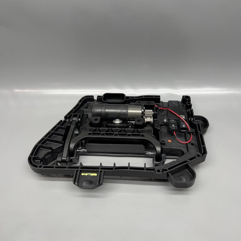 1046122-00-G TESLA MODEL S DOOR HANDLE RIGHT FRONT 2017 2018 2019 GEN2 OEM 1046122-00-G