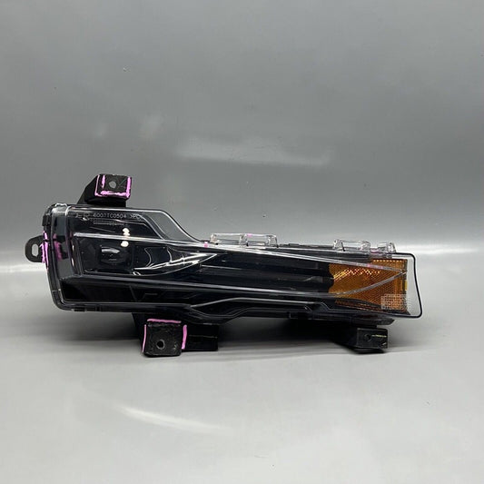 1077390-00-F TESLA MODEL 3 FOG LIGHT RIGHT PASSENGER 2017 18 19 20 21 2022 2 PIN 1077390-00-F