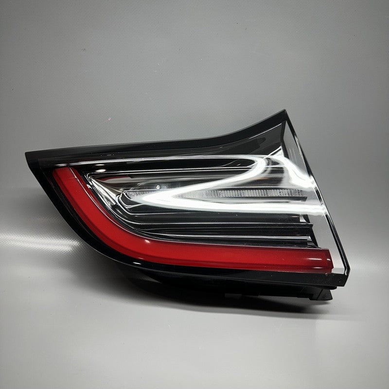 TESLA MODEL Y LIFTGATE TAIL LIGHT LEFT DRIVER 2020 21 22 2023 OEM 1502