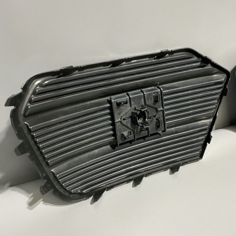 8U0807681Q AUDI Q3 FRONT BUMPER GRILLE LEFT AND RIGHT SIDE 8U0807681Q 2016 2017 OEM