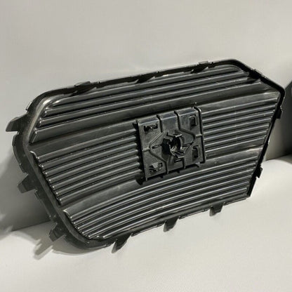 8U0807681Q AUDI Q3 FRONT BUMPER GRILLE LEFT AND RIGHT SIDE 8U0807681Q 2016 2017 OEM