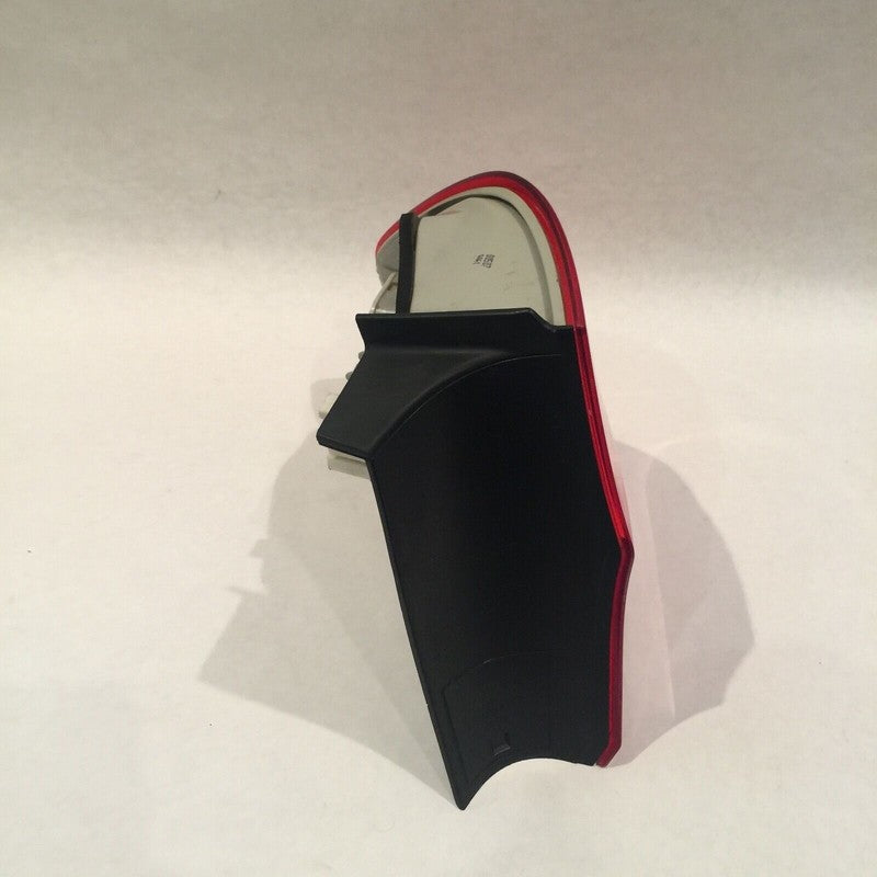 7154158 BMW 328 RIGHT SIDE TAIL LIGHT 4 DOOR 335 2009 2010 2011 OEM 3 LEDS NOT WORKING