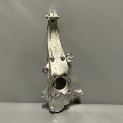 688438202 BMW 840 KNUCKLE RIGHT FRONT 540 2018 2019 2020 688438202 OEM