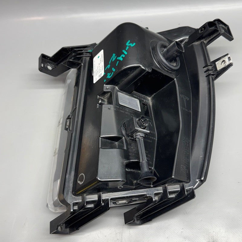 TESLA MODEL X FOG LIGHT RIGHT PASSENGER 2016 2017 2018 2019 2020 OEM