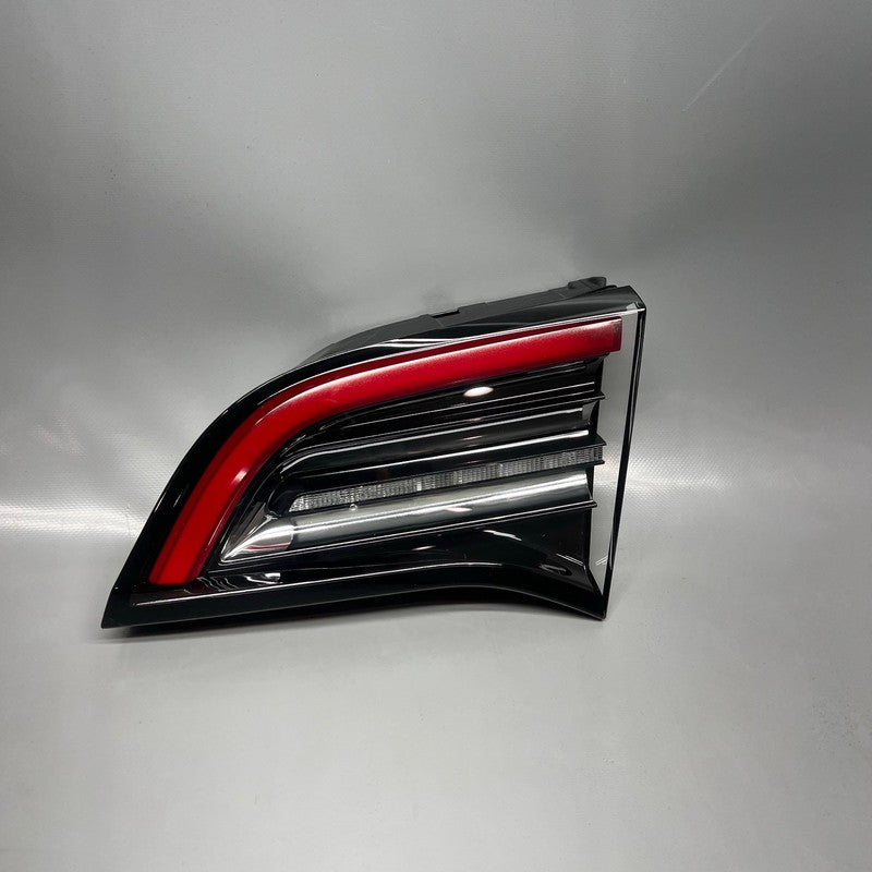 TESLA MODEL Y TAIL LIGHT TRUNK RIGHT PASSENGER 2020 2021 2022 2023 202