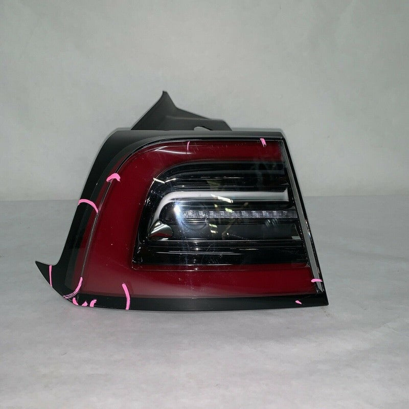 1077397-90-E TESLA MODEL 3 TAIL LIGHT LEFT DRIVER 1077397-90-E 2017 2018 2019 OEM