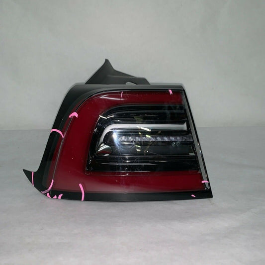 1077397-90-E TESLA MODEL 3 TAIL LIGHT LEFT DRIVER 1077397-90-E 2017 2018 2019 OEM
