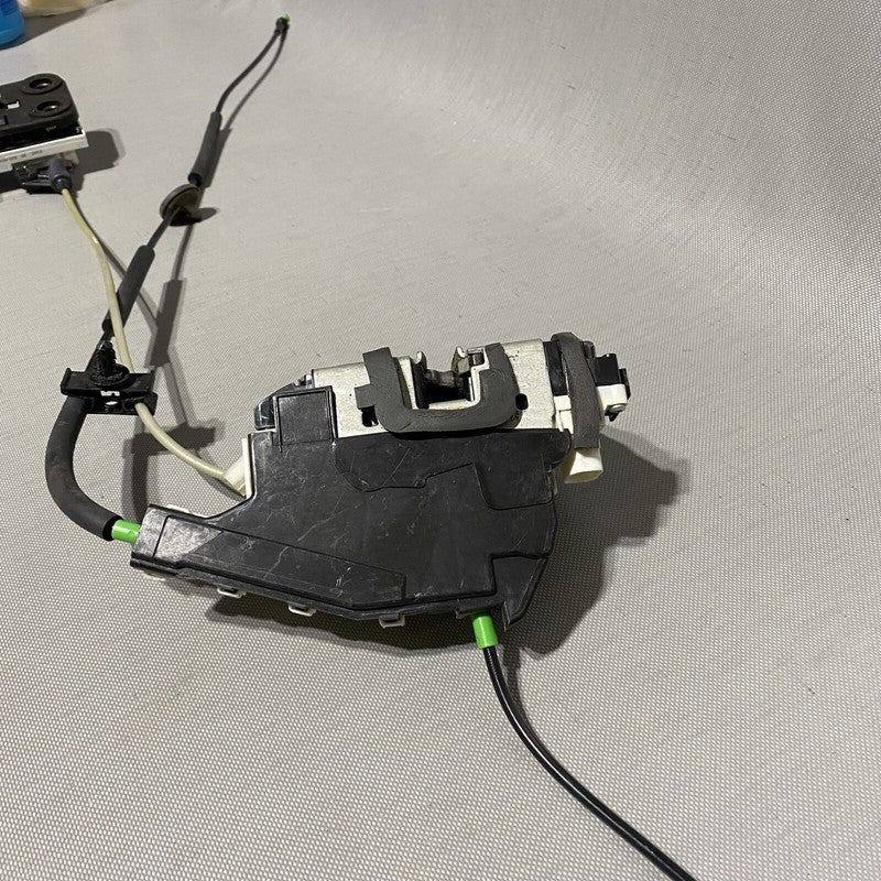 1126199-00-B TESLA MODEL X DOOR LOCK LATCH LEFT FRONT 1126199-00-B 2018 2019 2020 2021 OEM