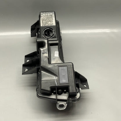 1077390-00-F TESLA MODEL 3 FOG LIGHT RIGHT PASSENGER 2017 18 19 20 21 2022 2 PIN 1077390-00-F