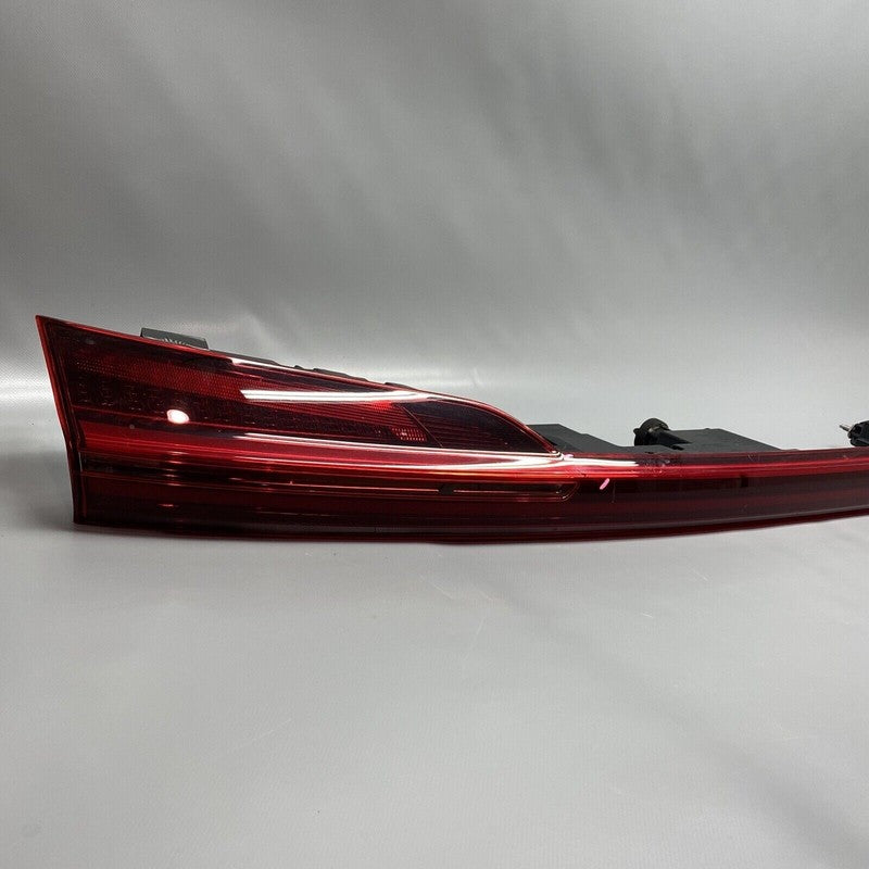 4KE945095G AUDI E-TRON REAR CENTER TAIL LIGHT 2022 2023 2024 OEM 4KE945095G CRACKED