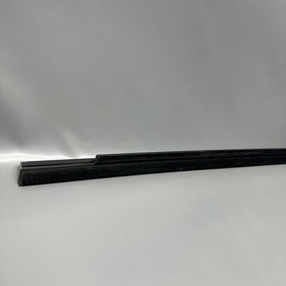 1098684-00-D TESLA MODEL X DOOR WINDOW MOLDING RIGHT FRONT 2015 16 17 18 19 20 21 22 2023 OEM