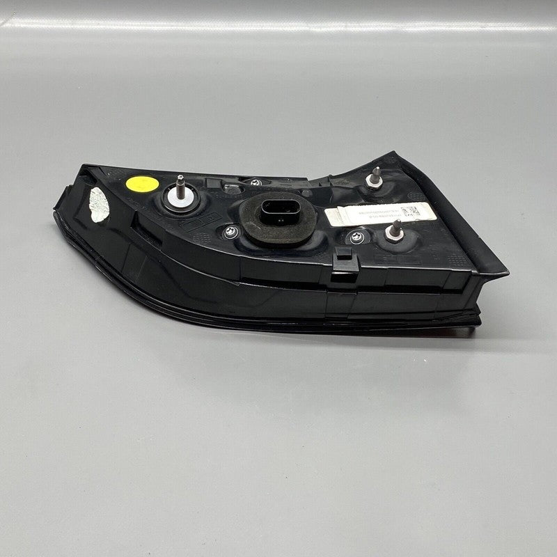 1502089-00-B TESLA MODEL Y TAIL LIGHT TRUNK RIGHT PASSENGER 1502089-00-B 2020 21 22 2023 OEM