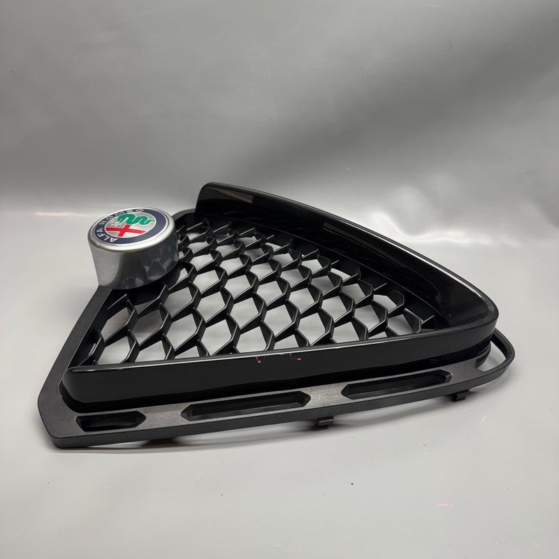 ALFA ROMEO STELVIO FRONT GRILLE 2017 2018 2019 2020 2021 2022 OEM 1561