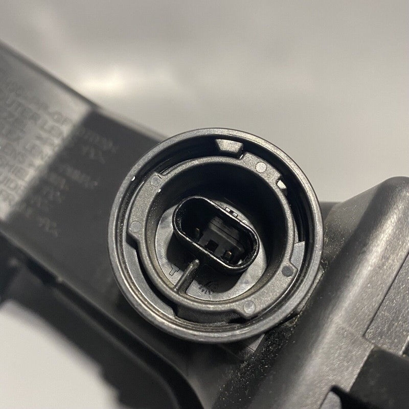 TESLA MODEL 3 FOG LIGHT RIGHT PASSENGER 1077390-00-F 2017 2018 2019 20