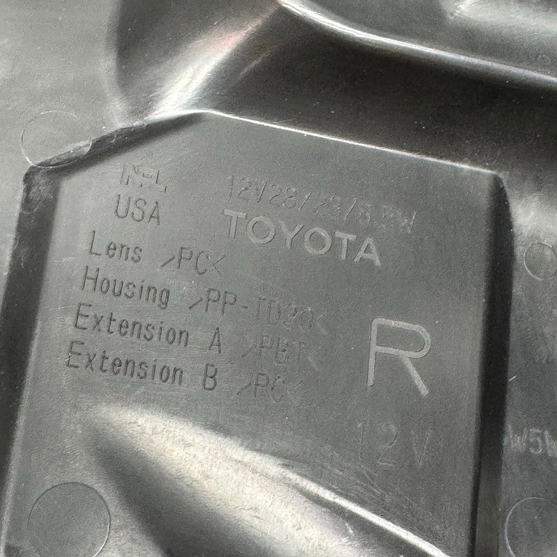 TOYOTA CAMRY HEADLIGHT RIGHT PASSENGER 2018 2019 2020 OEM