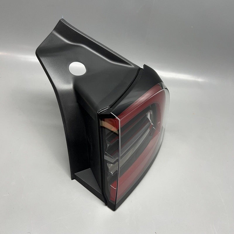 TESLA MODEL Y TAIL LIGHT RIGHT PASSENGER 2020 21 22 23 2024 LED OEM 15