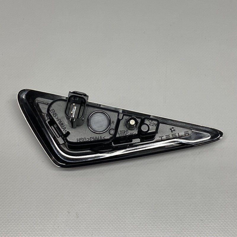 1642011-00-A TESLA MODEL Y FENDER MARKER CAMERA RIGHT PASSENGER 2020 2021 2022 2023 OEM