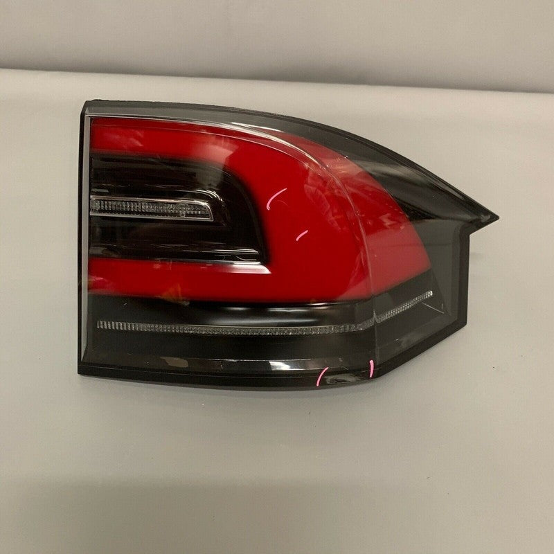 TESLA MODEL X TAIL LIGHT RIGHT PASSENGER SIDE 2016 2017 2018 2019 OEM