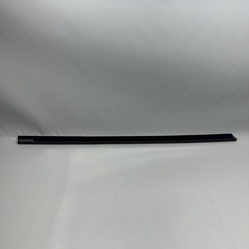 1080681-01-1 TESLA MODEL 3 DOOR WINDOW MOLDING LEFT FRONT 2017 18 19 20 21 2022 1080681-01-1
