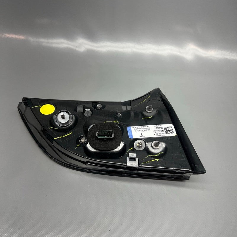 TESLA MODEL Y TAIL LIGHT TRUNK RIGHT PASSENGER 2020 2021 2022 2023 202