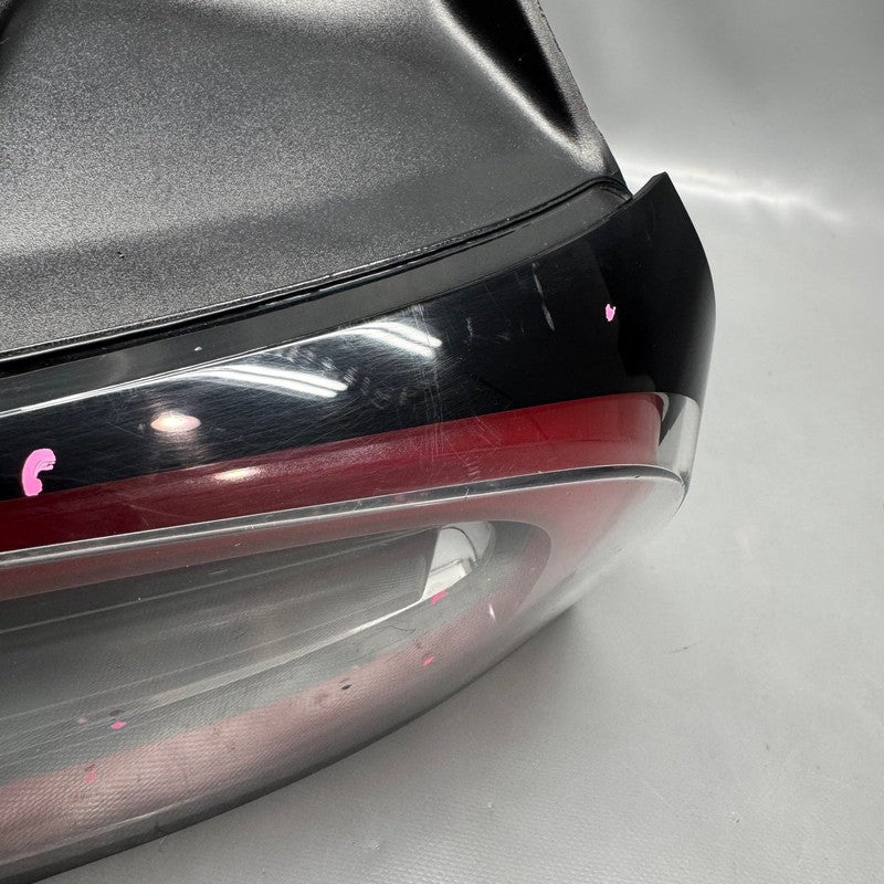 TESLA MODEL Y TAIL LIGHT RIGHT PASSENGER  2020 2021 2022 2023 2024 4 P
