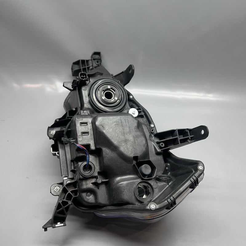 4 RUNNER TOYOTA 4 RUNNER HEADLIGHT RIGHT PASSENGER 2015 2016 2017 2018 2019 2020 HALOGEN