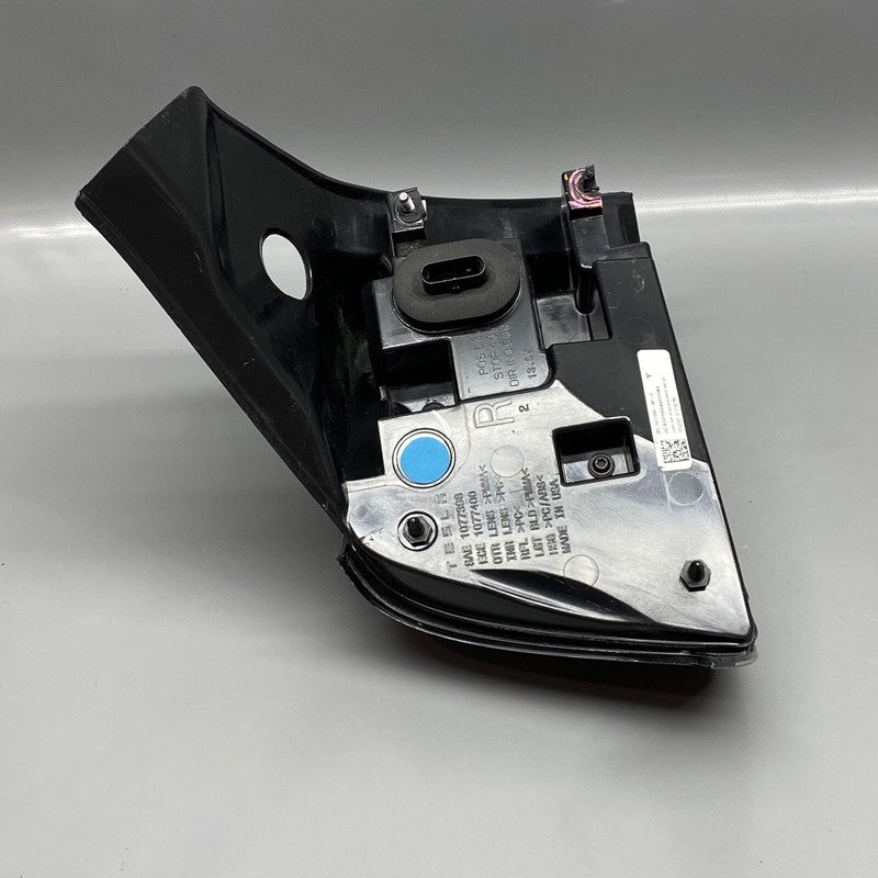 1077398-00-H TESLA MODEL 3 TAIL LIGHT RIGHT PASSENGER 1077398-00-H 2017 18 2019 2020 2021 OEM