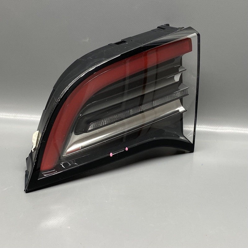 1502089-00-B TESLA MODEL Y TAIL LIGHT TRUNK RIGHT PASSENGER 1502089-00-B 2020 21 22 2023 OEM