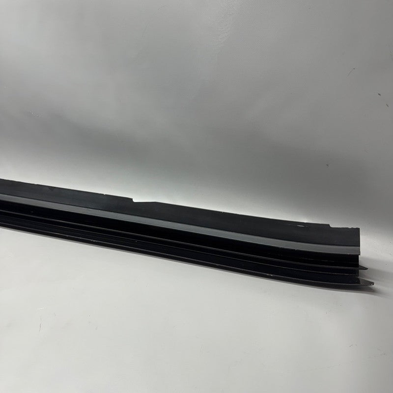 TESLA CYBERTRUCK HORIZONAL GUIDE RAIL RIGHT 2024 2025 OEM 1852128-98-D