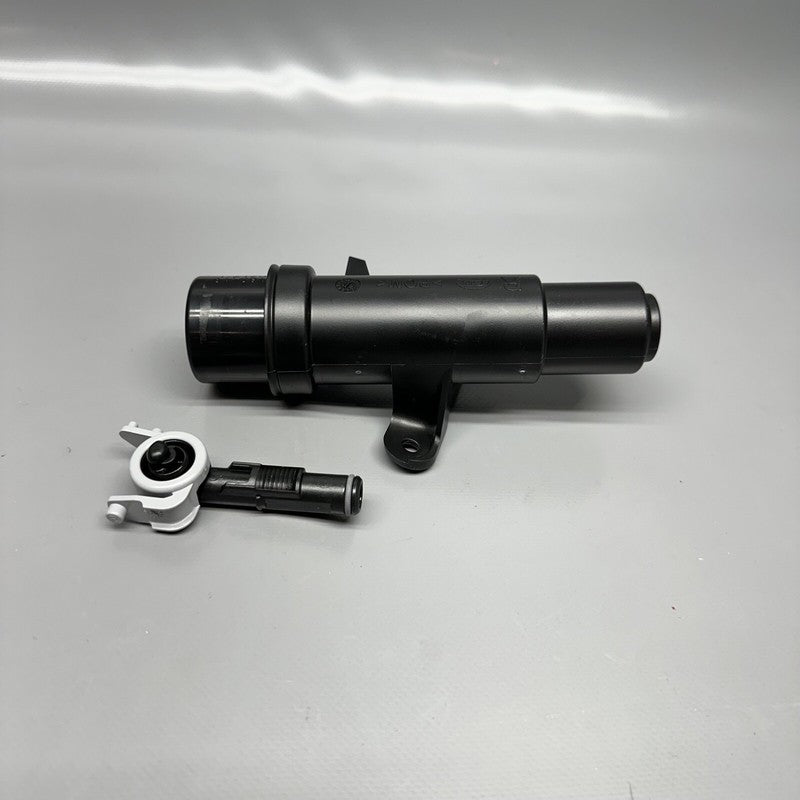 C2P13238 JAGUAR XK XKR WASHER PUMP RIGHT 2007 2008 2009 2010 2011 2012 2013 2014 OEM