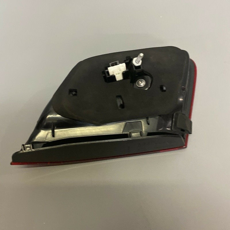 W212 MERCEDES  BENZ E63 TRUNK TAIL LIGHT RIGHT PASSENGER 2014 2015 2016 AMG OEM