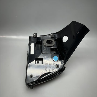 1502086-00-D TESLA MODEL Y TAIL LIGHT LEFT DRIVER 2020 2021 22 2023 2024 LED OEM 1502086-00-D