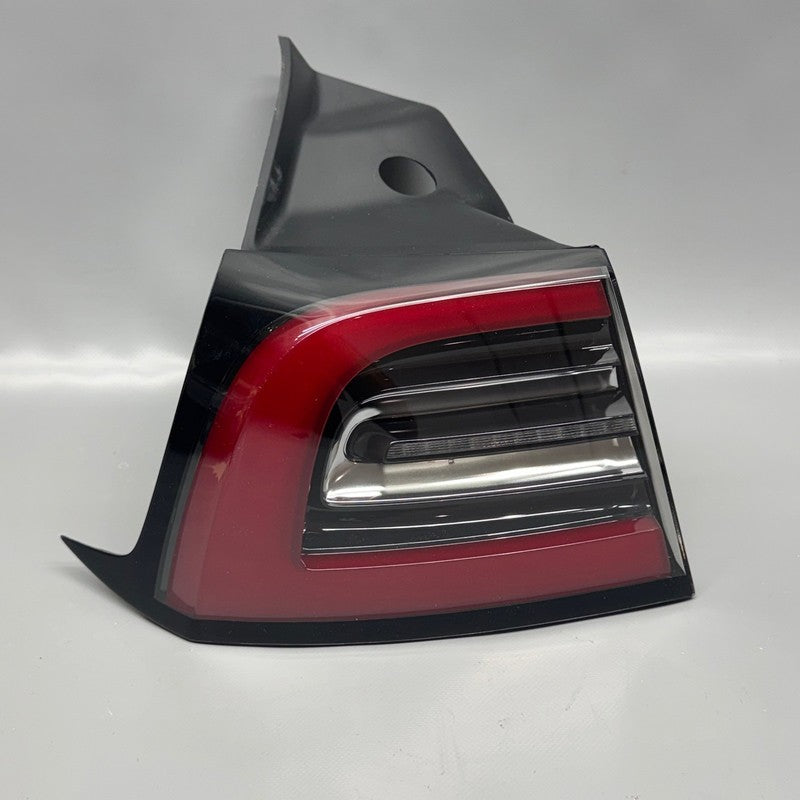 TESLA MODEL 3 TAIL LIGHT LEFT DRIVER 2017 2018 2019 2020 2021 2022 202