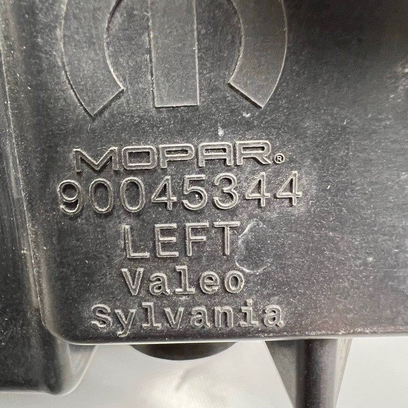 CHRYSLER 300 FOG LIGHT LEFT DRIVER 2015 2016 2017 2018 OEM 9403949